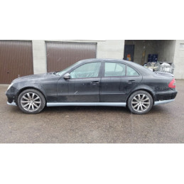 Mercedes Benz E-tř. W211 (02-09) kryty prahů, vzhled AMG